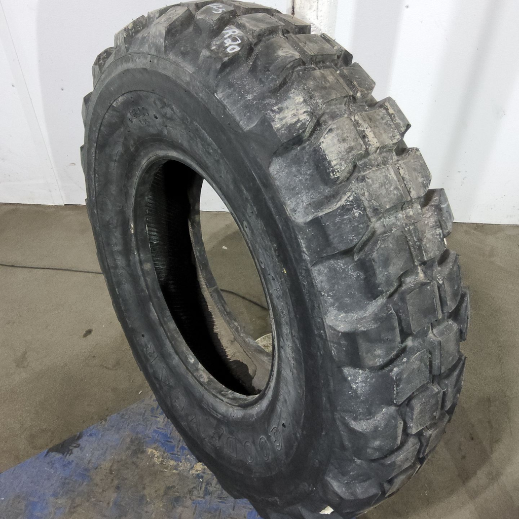 335/80R20 Goodyear G800 Lug 132G  F (12 Ply), 90%