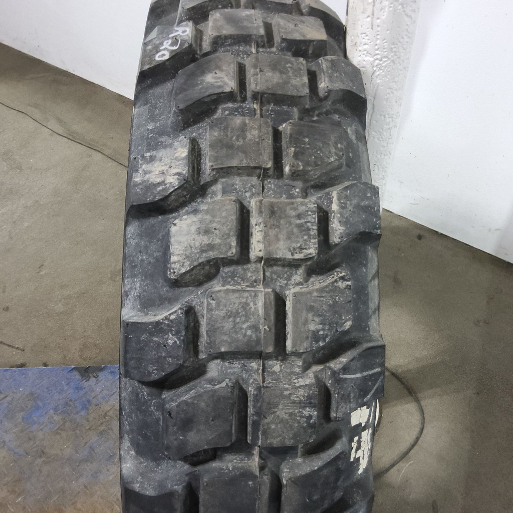 335/80R20 Goodyear G800 Lug 132G  F (12 Ply), 90%