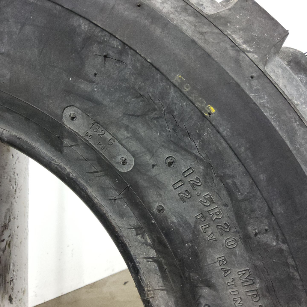 335/80R20 Goodyear G800 Lug 132G  F (12 Ply), 90%