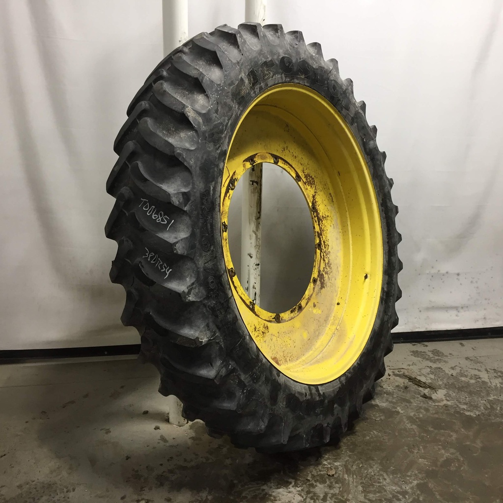 380/90R54 Firestone Radial 9000 R-1W on John Deere Yellow 12-Hole Stub Disc 55%