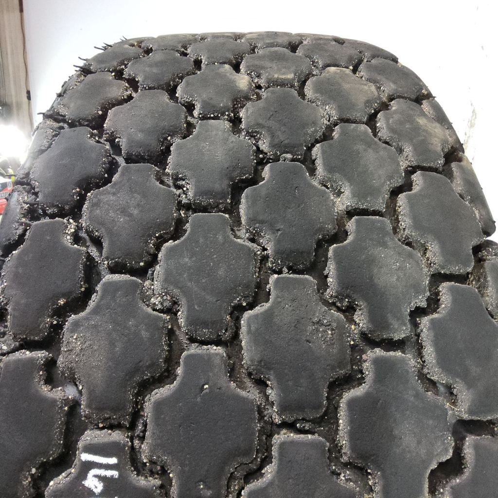 24.5-32 Firestone All Non-Skid Tractor R-3 F (12 Ply), 85%