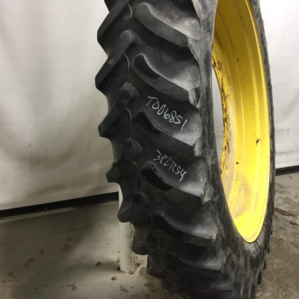 380/90R54 Firestone Radial 9000 R-1W on John Deere Yellow 12-Hole Stub Disc 55%