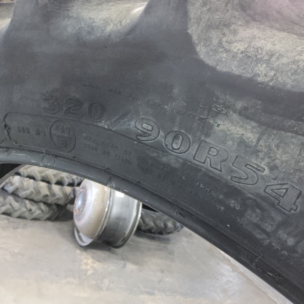 320/90R54 Goodyear Farm DT800 Super Traction R-1W 149A8 65%