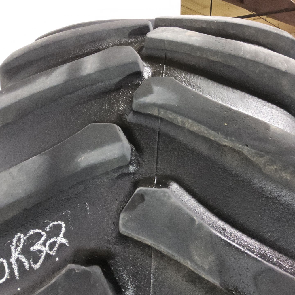 900/60R32 Firestone Radial All Traction 23 R-1 176B 85%