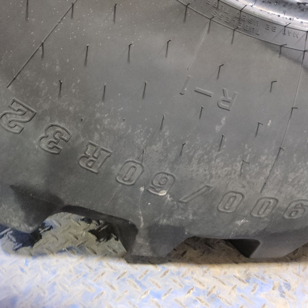 900/60R32 Firestone Radial All Traction 23 R-1 176B 85%