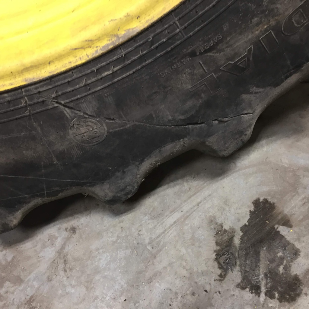 480/80R50 Goodyear Farm DT800 Super Traction R-1W on John Deere Yellow 10-Hole Formed Plate W/Weight Holes 30%