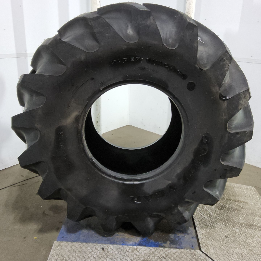 28LR26 Goodyear Farm Super Traction Radial R-1W 169A8 99%