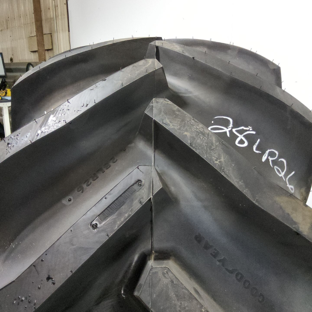 28LR26 Goodyear Farm Super Traction Radial R-1W 169A8 99%