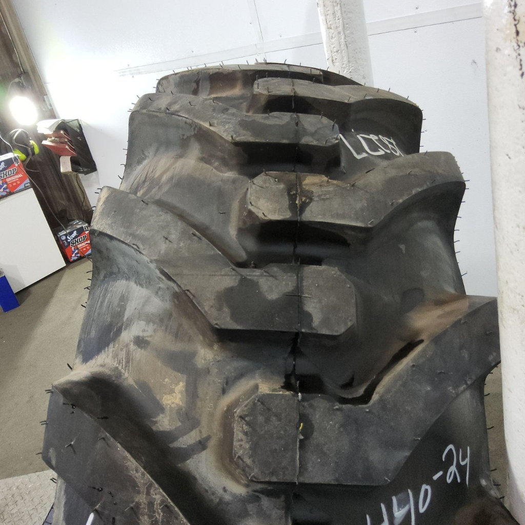 440/80-24 Galaxy Super Industrial Lug R-4 142A8 99%