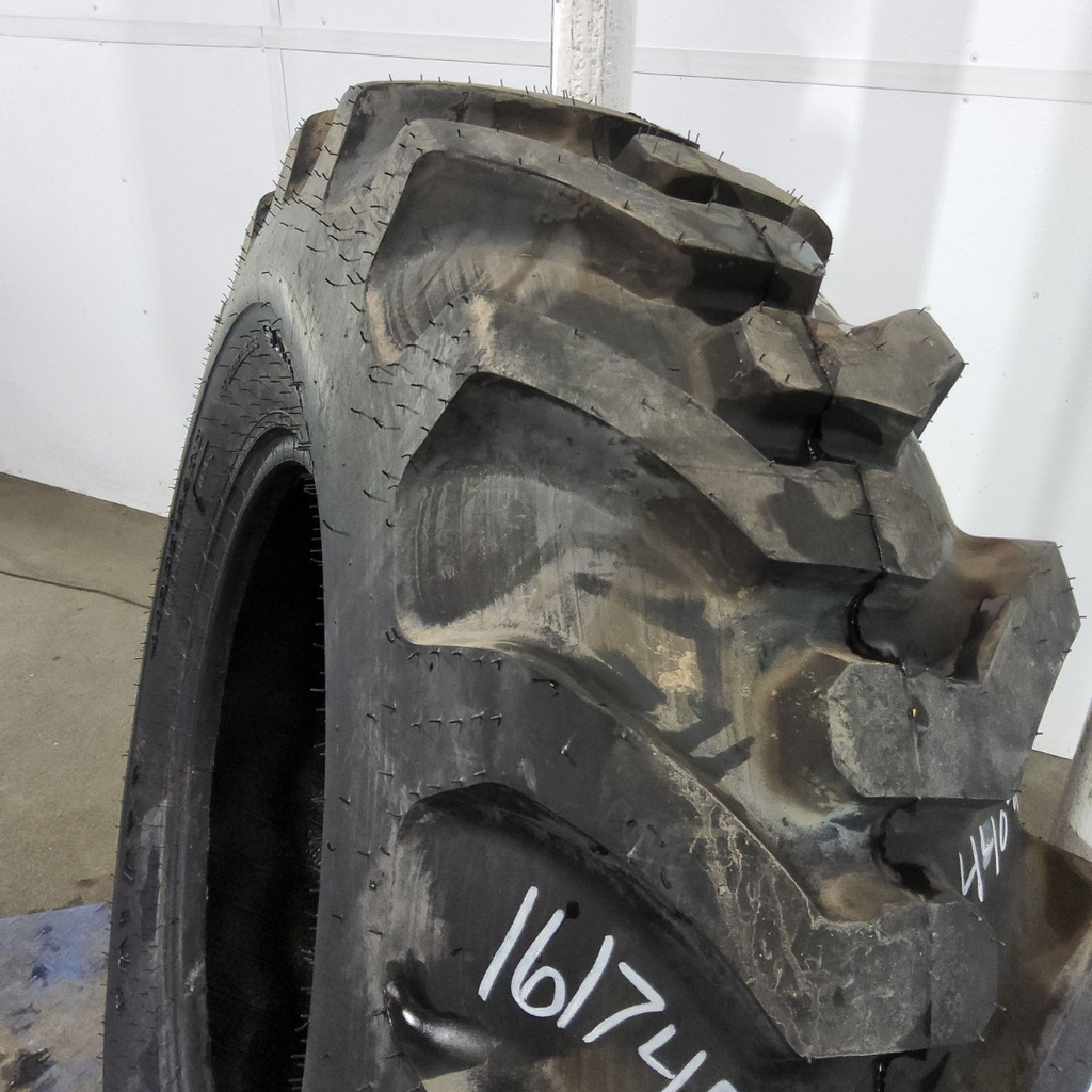 440/80-24 Galaxy Super Industrial Lug R-4 142A8 99%