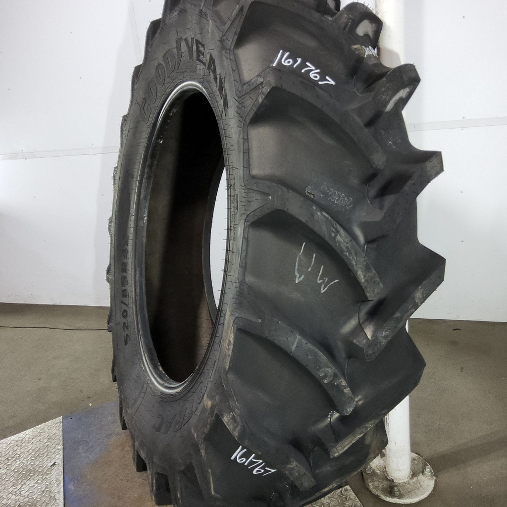 520/85R42 Goodyear Farm Optitrac R-1W 157D 99%