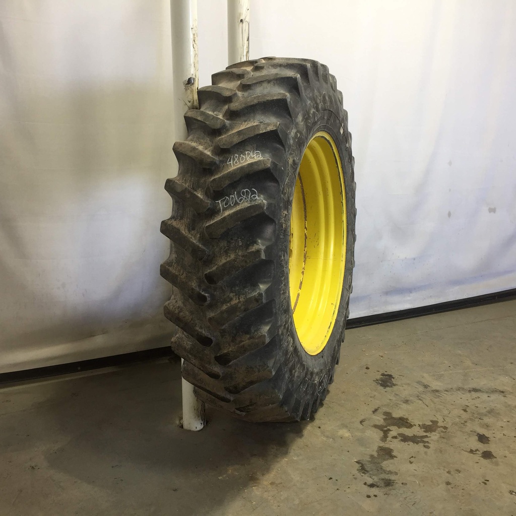 480/80R42 Firestone Radial All Traction 23 R-1 on John Deere Yellow 12-Hole Stub Disc 50%