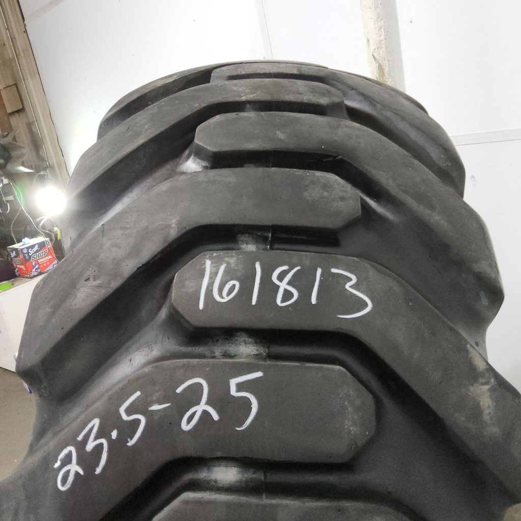 23.5-25 Goodyear L2 E-2/G-2/L-2 F (12 Ply), 80%