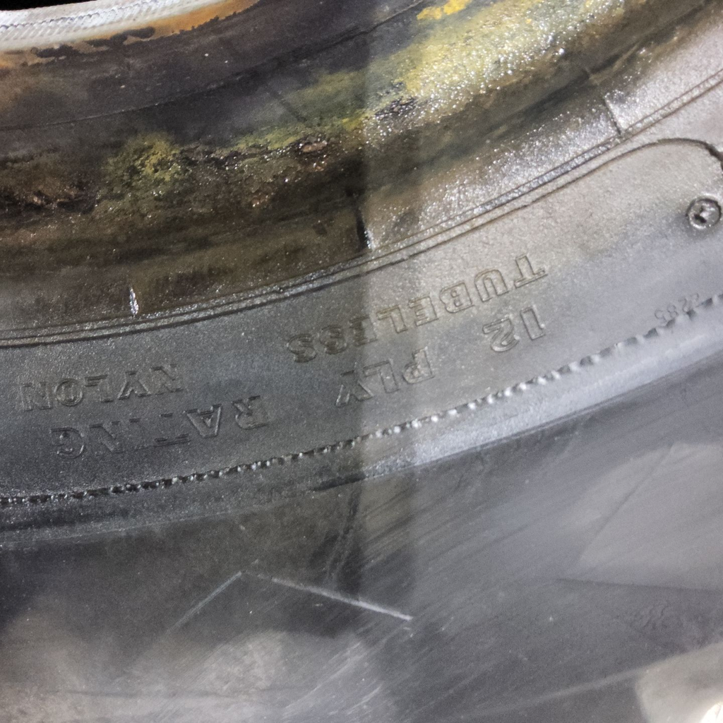 23.5-25 Goodyear L2 E-2/G-2/L-2 F (12 Ply), 80%