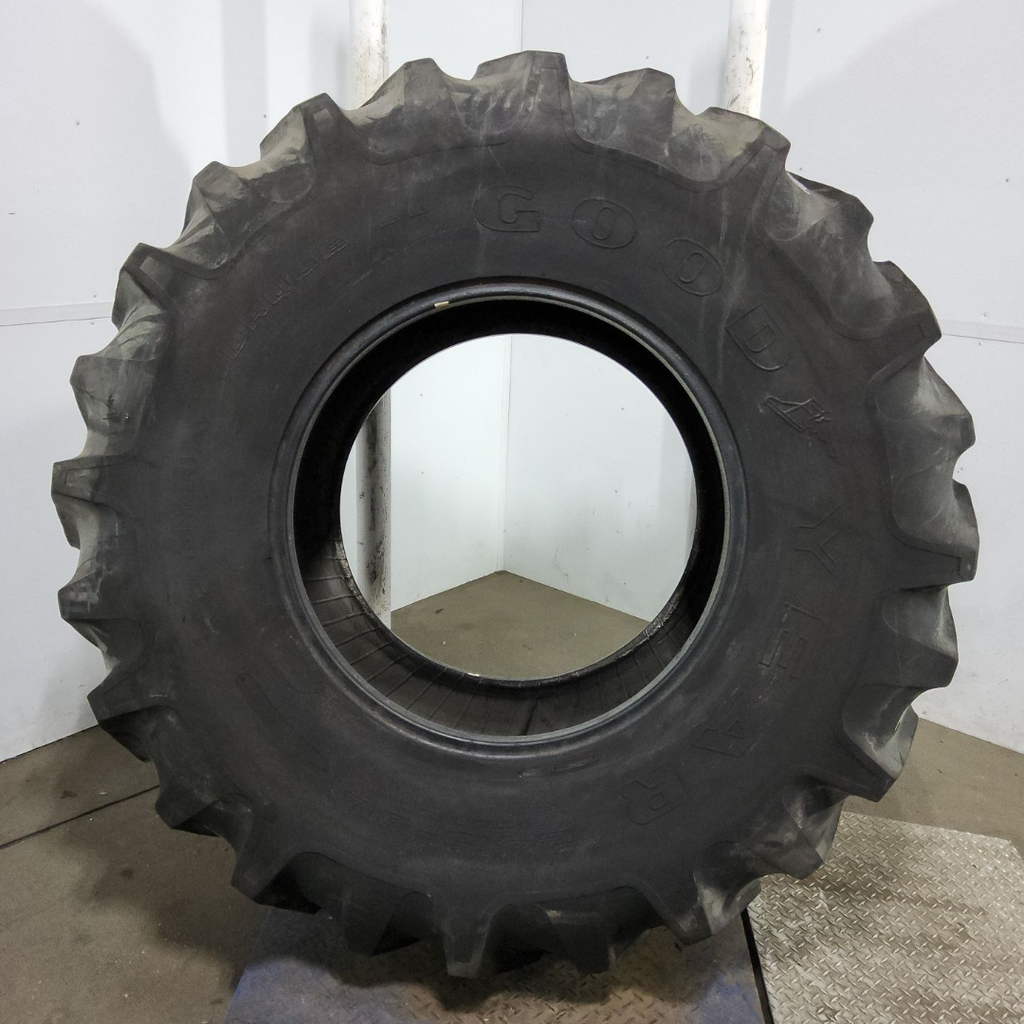 24.5-32 Goodyear Farm Dyna Torque II R-1 F (12 Ply), 80%