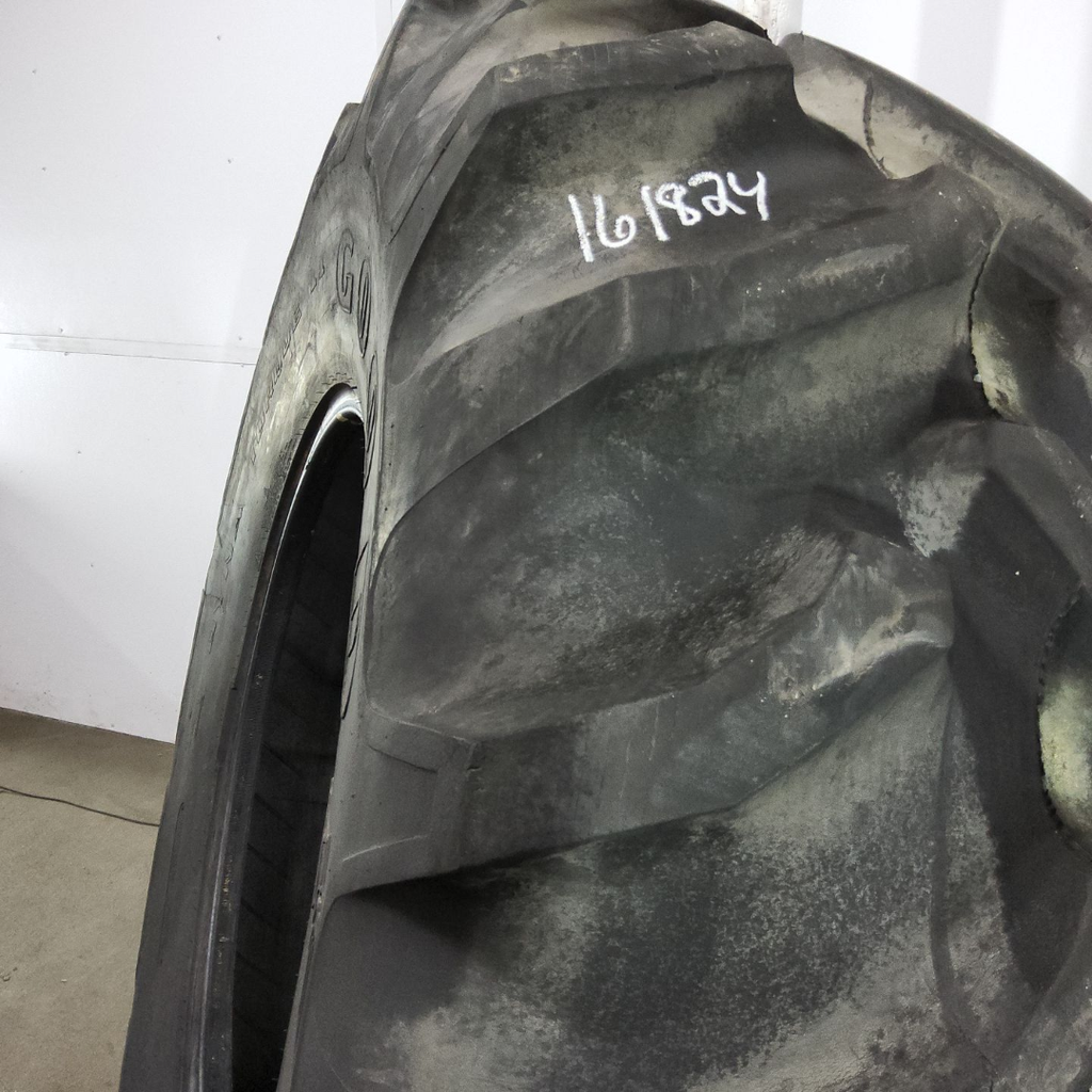 24.5-32 Goodyear Farm Dyna Torque II R-1 F (12 Ply), 80%