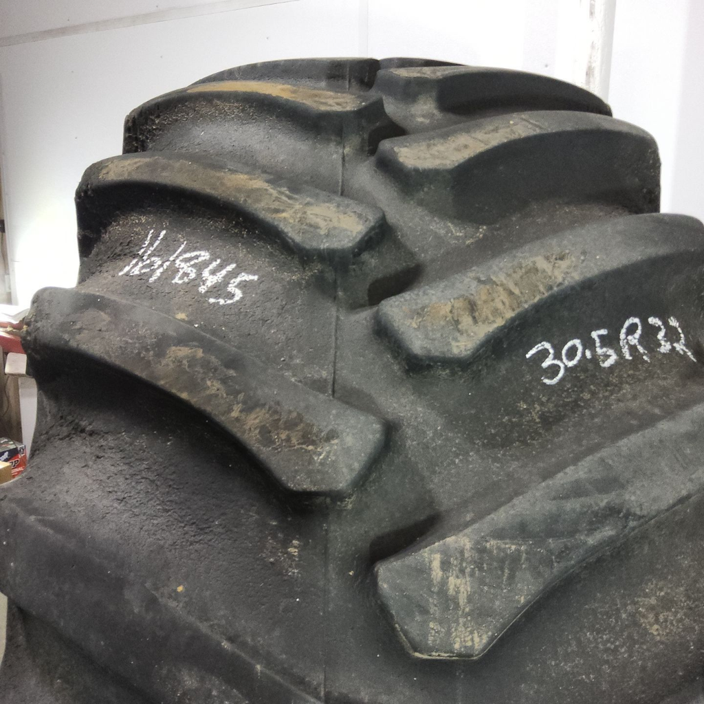 30.5LR32 Firestone Radial All Traction 23 R-1 170B 80%