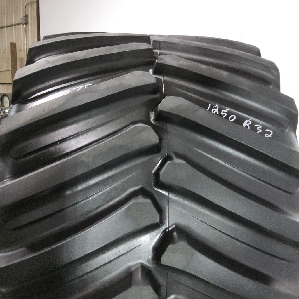 IF1250/50R32 Firestone Radial Deep Tread 23 CFO R-1W 201B 90%