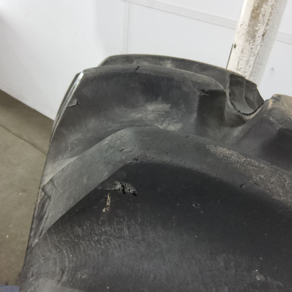 16.9-26 Goodyear Farm Dyna Torque II R-1 E (10 Ply), 95%