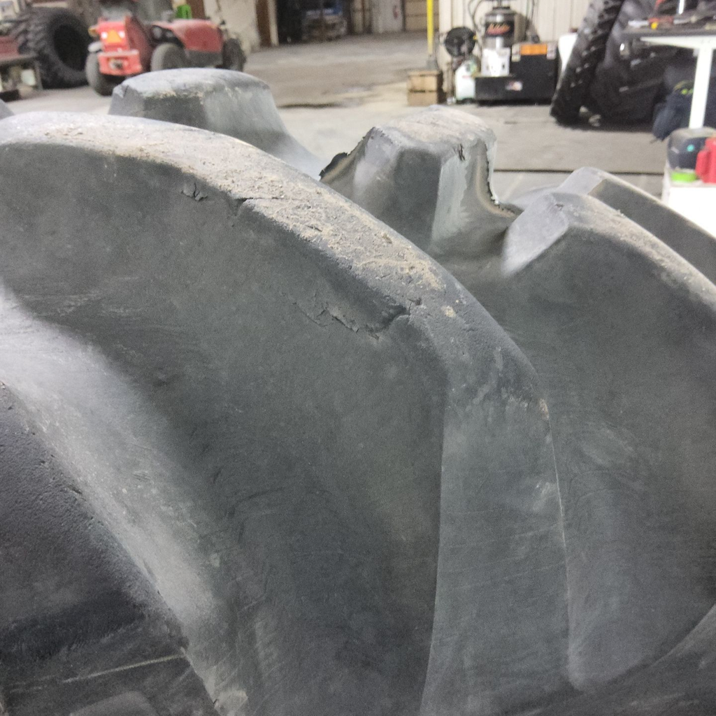 16.9-26 Goodyear Farm Dyna Torque II R-1 E (10 Ply), 95%