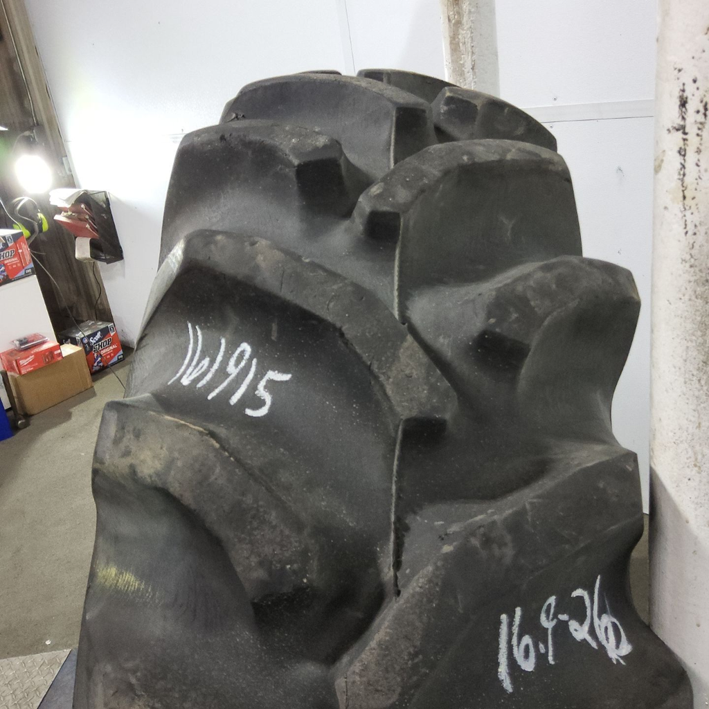 16.9-26 Goodyear Farm Dyna Torque II R-1 E (10 Ply), 95%