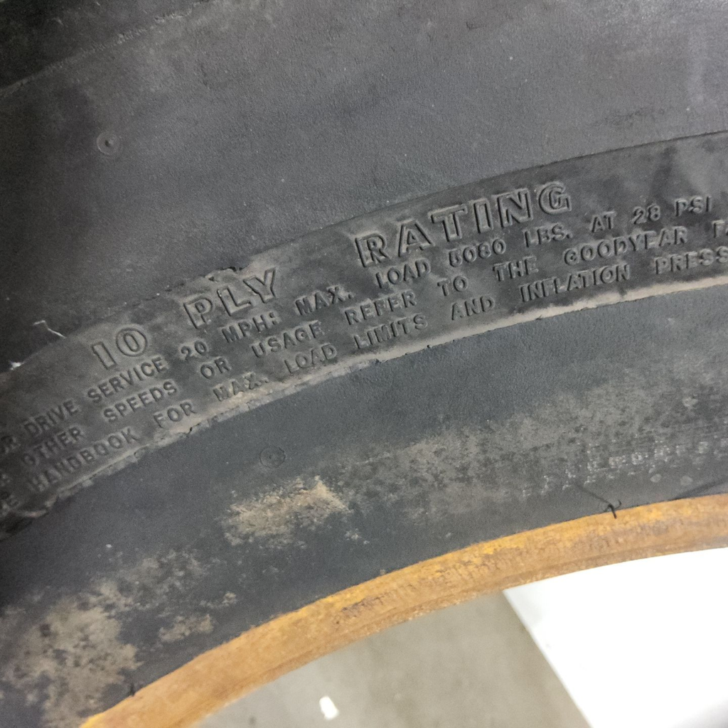16.9-26 Goodyear Farm Dyna Torque II R-1 E (10 Ply), 95%
