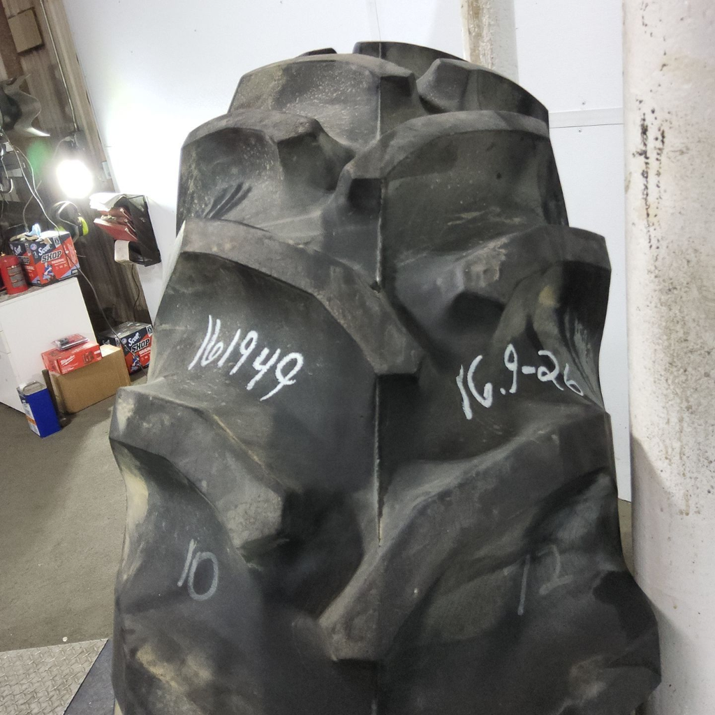 16.9-26 Goodyear Farm Dyna Torque II R-1 E (10 Ply), 90%