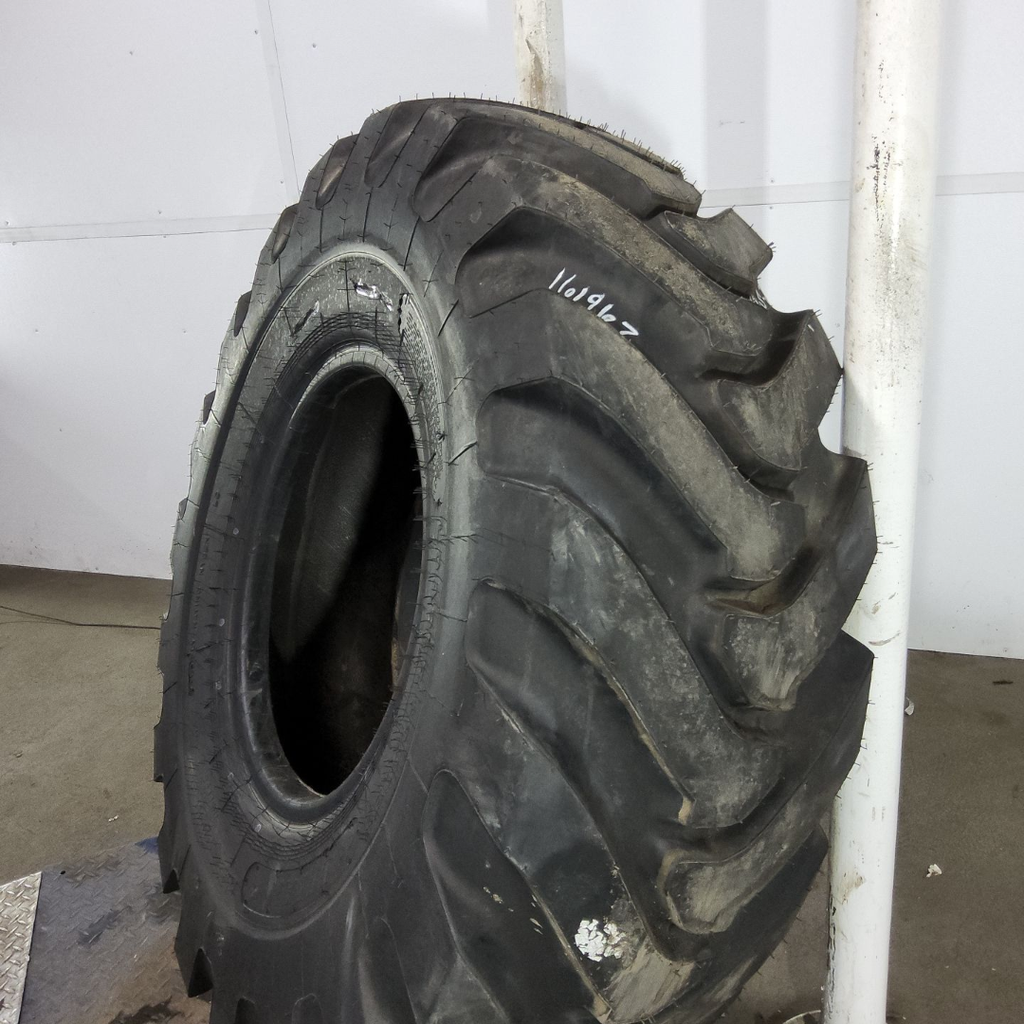 20.5-25 Titan Farm Loader Grader L-2 H (16 Ply), 99%