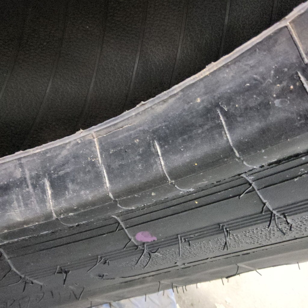 20.5-25 Titan Farm Loader Grader L-2 H (16 Ply), 99%