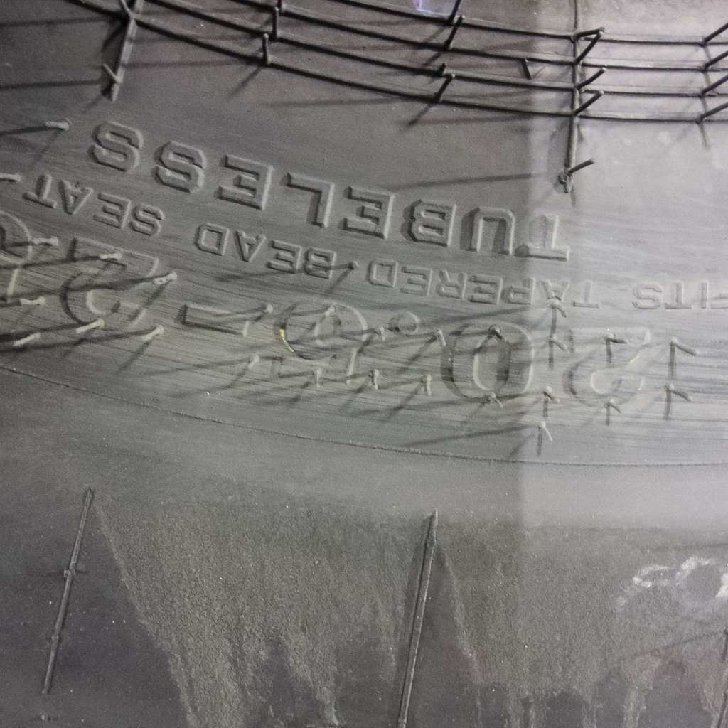 20.5-25 Titan Farm Loader Grader L-2 H (16 Ply), 99%