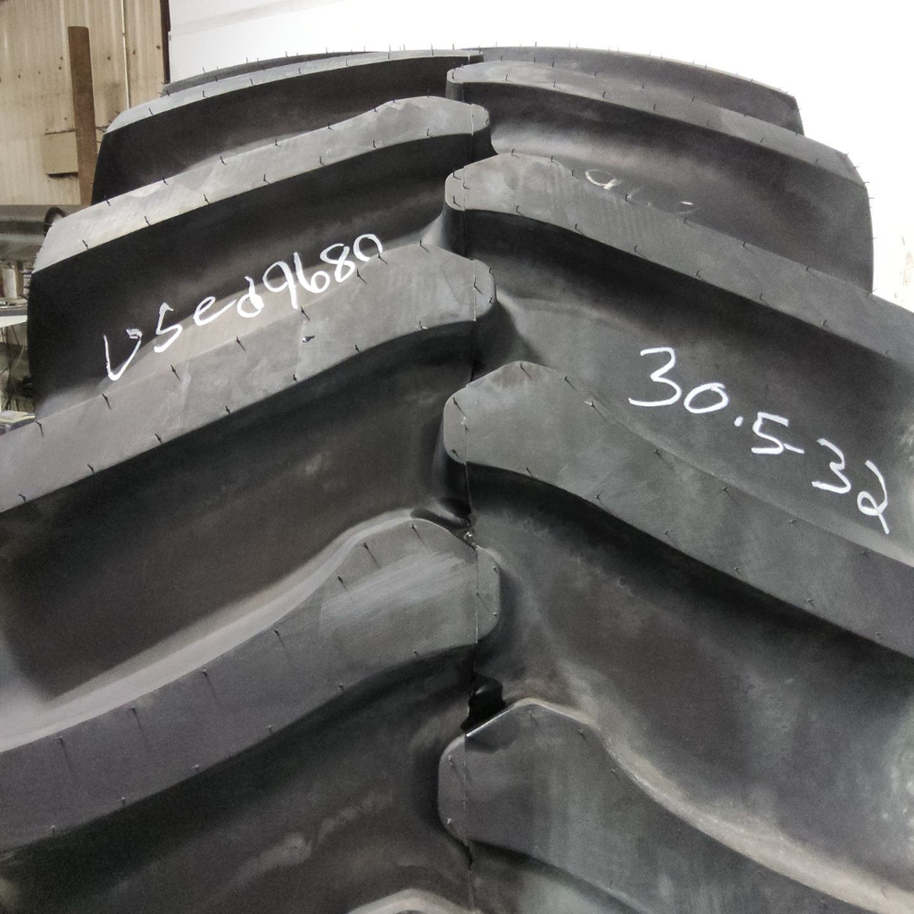 30.5L-32 Galaxy Combine Star R-1 J (18 Ply), 99%