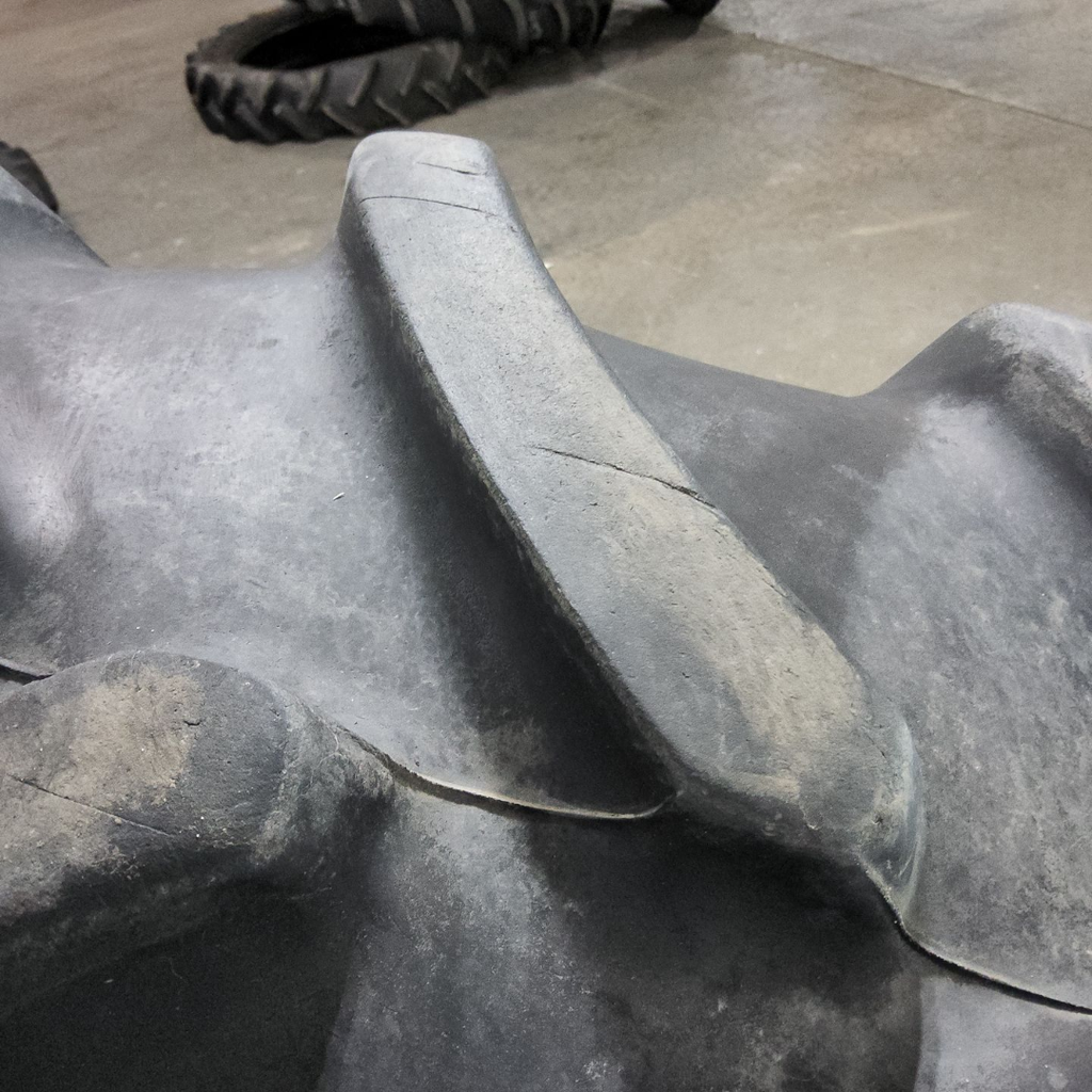 420/85R24 Firestone Performer 85 R-1W 137D 75%