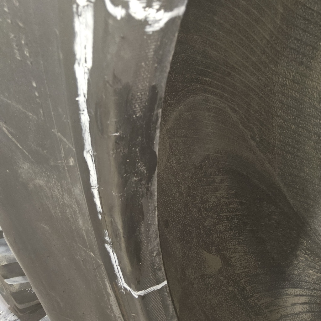 650/85R38 Firestone Radial Deep Tread 23 R-1W 173B 80% 650/85R38 Firestone stubble