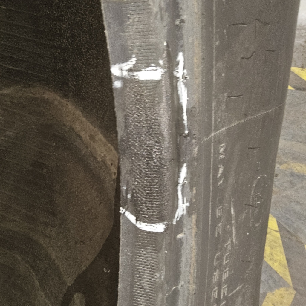 650/85R38 Firestone Radial Deep Tread 23 R-1W 173B 80% 650/85R38 Firestone stubble