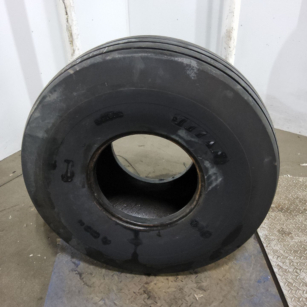 16.5L-16.1SL Titan Farm Farm Service Flotation I-1 G (14 Ply), 70%