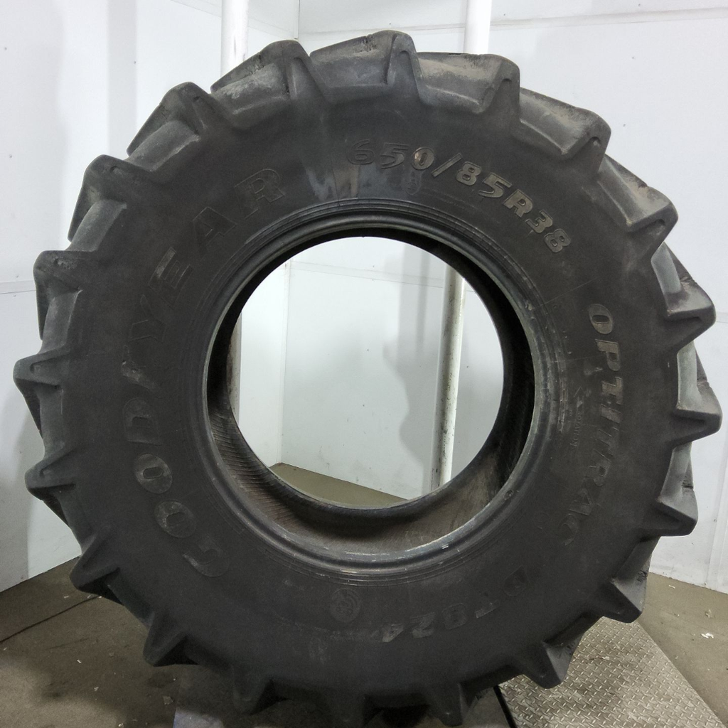 650/85R38 Goodyear Farm DT824 Optitrac R-1W 173A8 75%
