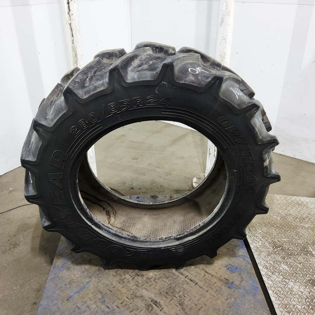 280/85R24 Goodyear Farm DT806 Optitrac R-1W 115B 55%
