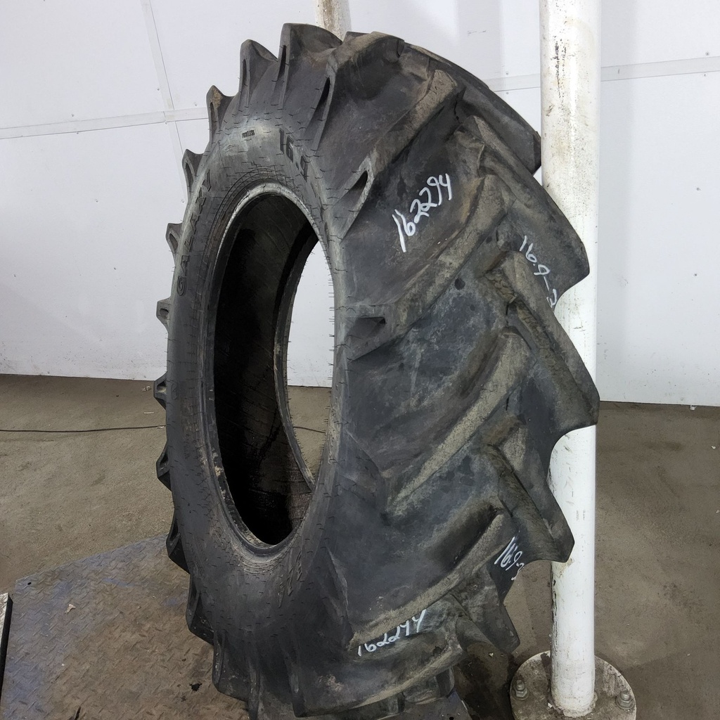 16.9-30 Galaxy 324 R-1 C (6 Ply), 80%