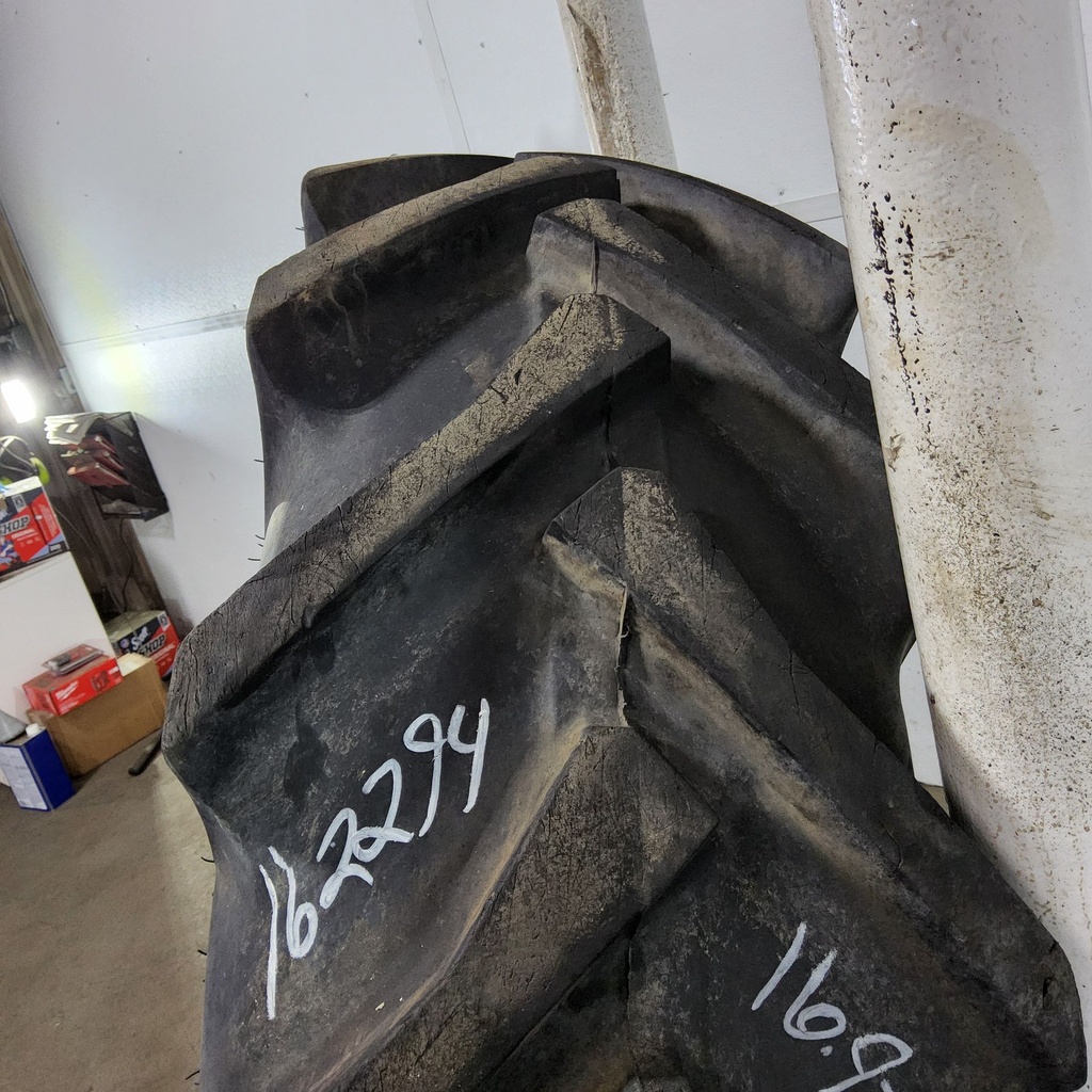 16.9-30 Galaxy 324 R-1 C (6 Ply), 80%