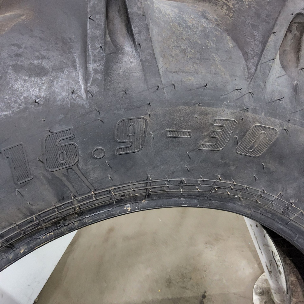 16.9-30 Galaxy 324 R-1 C (6 Ply), 80%