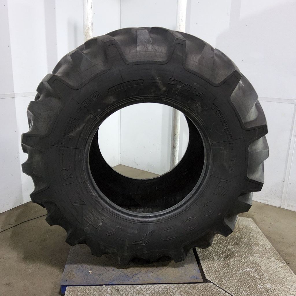 30.5L-32 Goodyear Farm Dyna Torque II R-1 F (12 Ply), 85%