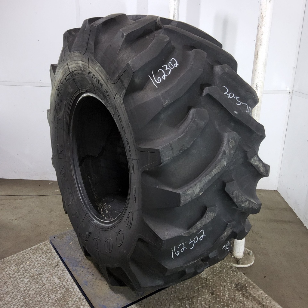 30.5L-32 Goodyear Farm Dyna Torque II R-1 F (12 Ply), 85%