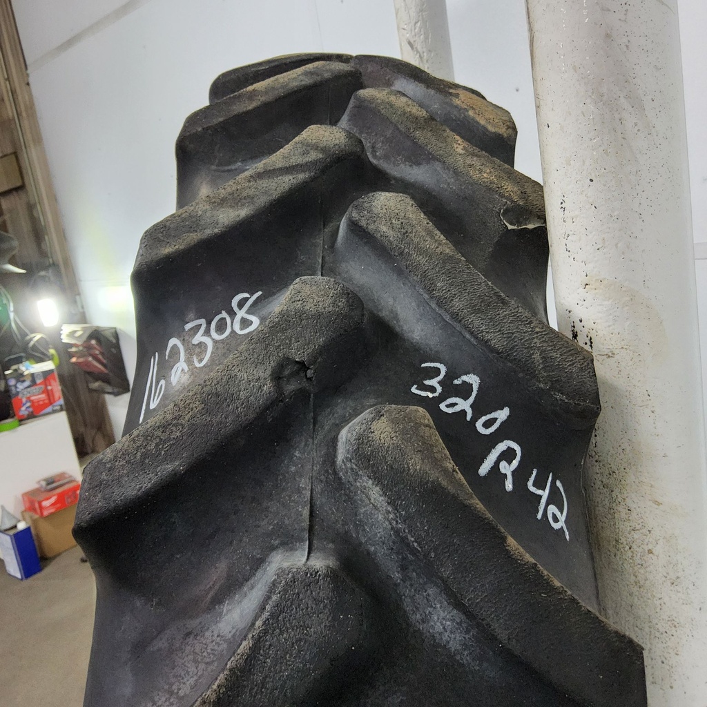 320/90R42 Firestone Radial 9000 R-1W 139B 55%