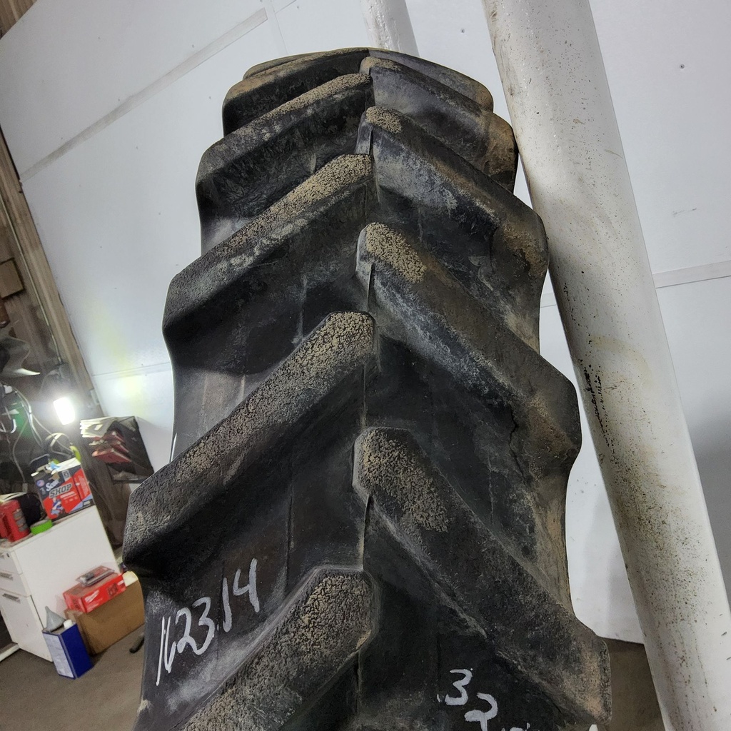 VF320/105R46 Alliance Agriflex+ 354 R-1W 172D 75%