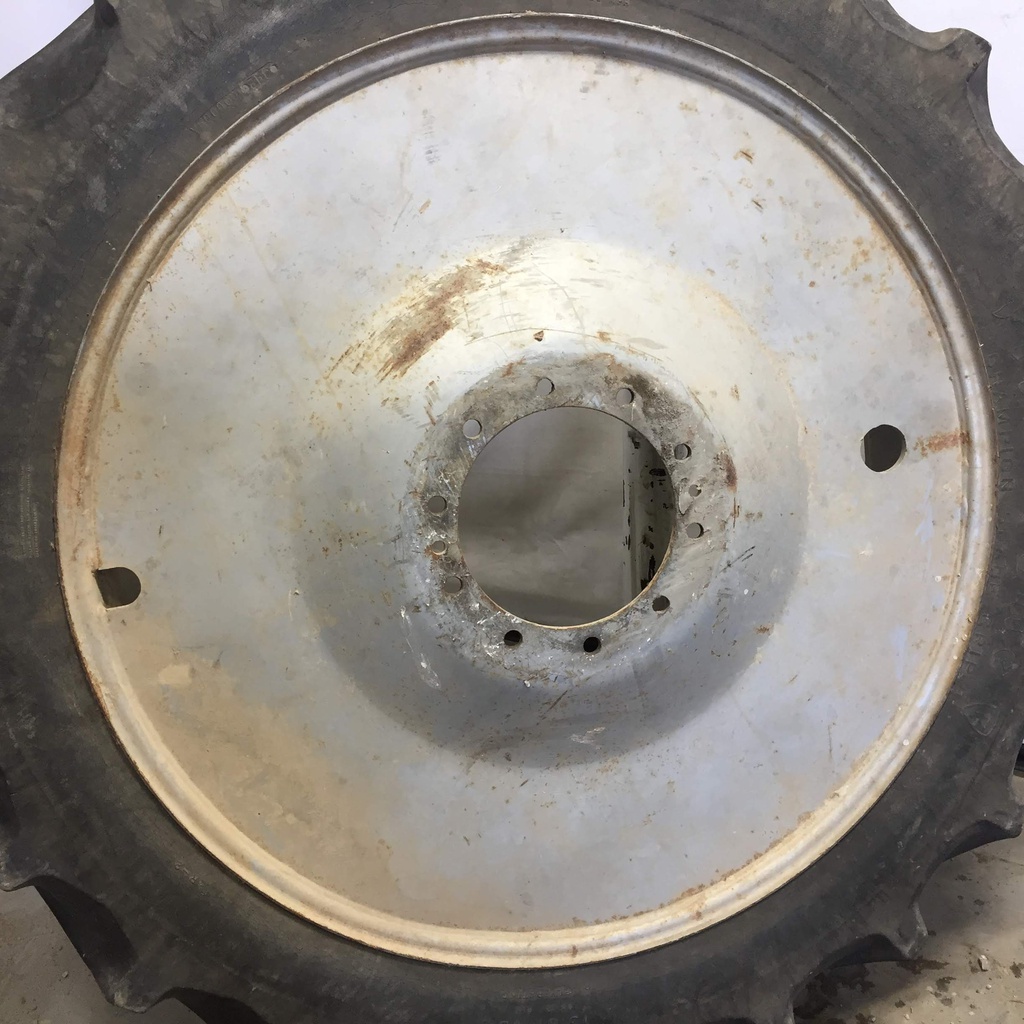 13.6/-46 Firestone Champion Spade Grip R-2 on Case IH Silver Mist 10-Hole Formed Plate 30%