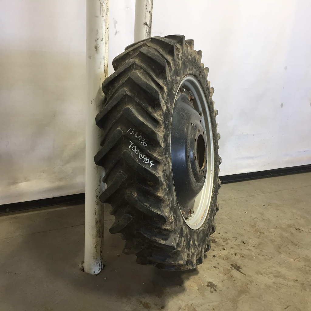13.6/R36 Firestone Radial 7000 R-1W on Case IH Silver Mist/Black 8-Hole Rim with Clamp/U-Clamp (groups of 2 bolts) 65%