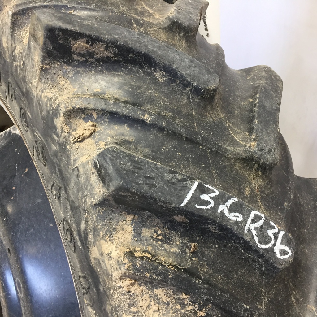 13.6/R36 Firestone Radial 7000 R-1W 124 B 65%