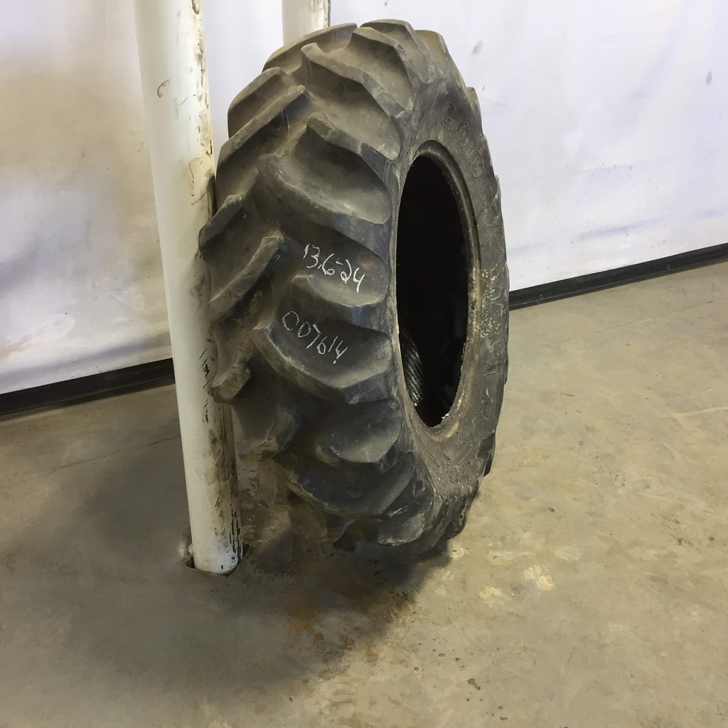13.6/-24 Goodyear Farm Dyna Torque II R-1, D (8 Ply) 90%