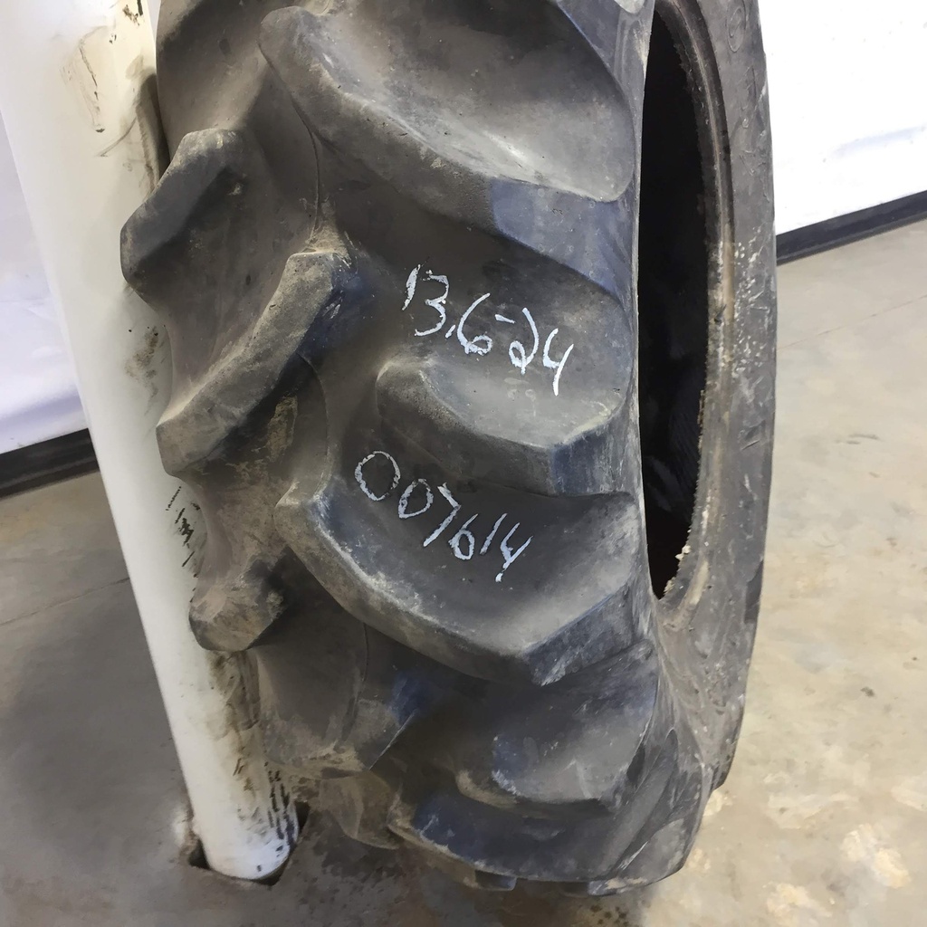 13.6/-24 Goodyear Farm Dyna Torque II R-1, D (8 Ply) 90%