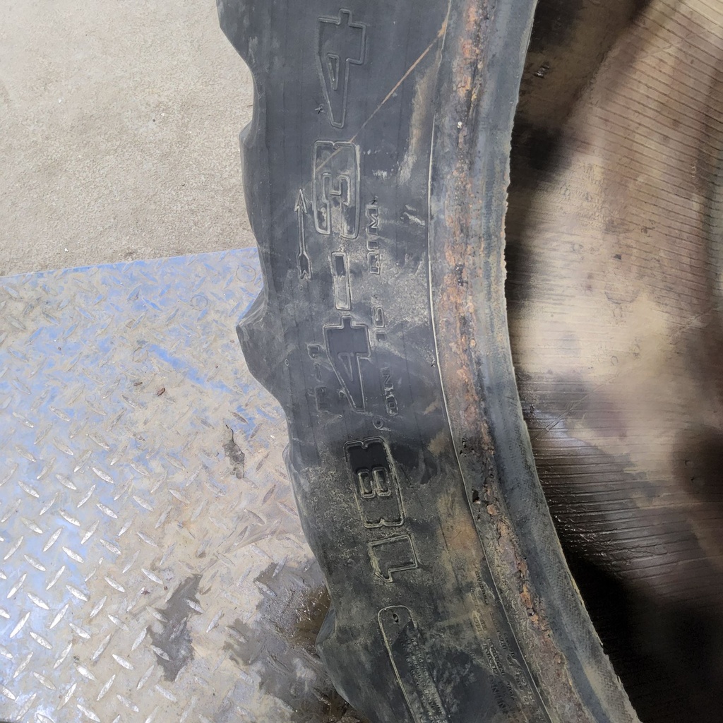 18.4-34 Power Mark L/S Rear Trac R-1 D (8 Ply), 70%